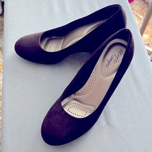 Brown Suede Dexflex Comfort Shoe